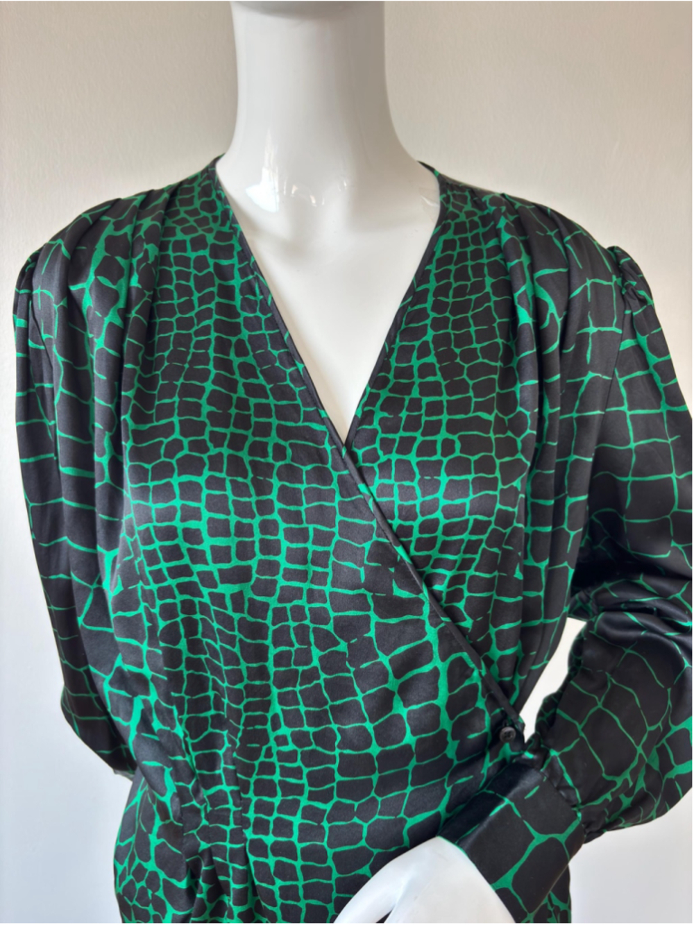 Valentino Miss V Silk Blouse – Green Black Wrap Style Made in Italy - Picture 7 of 7